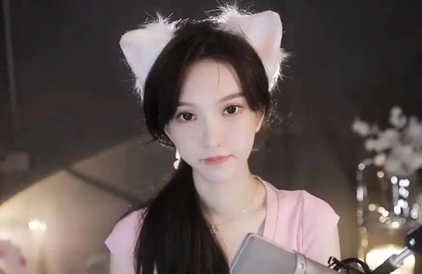 斗鱼呆妹接商务出现舞台事故