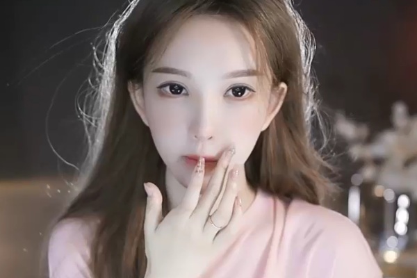 斗鱼南妹儿下播偷玩游戏被总榜大哥拉黑