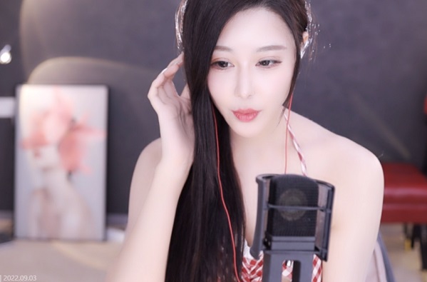 斗鱼舞蹈主播艺瑟妃坦言恋爱看重金钱