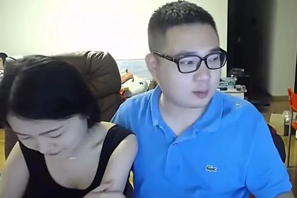 斗鱼娟妹吐槽李老八是圣母白莲