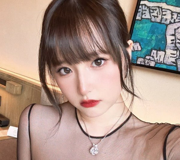 YY女主播囧囧丸透露被官方召回直播晒与明星合照颜值气质不输