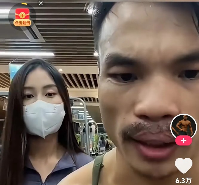 辛吉飞粉丝要单手拿捏嘴哥，抖音主播嘴哥不服，直言不可能！