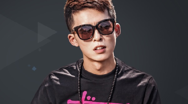 YY王冕直播间警告阿哲小心断菜