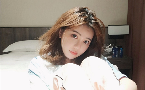 斗鱼刘飞儿办银行卡被误认为Z骗