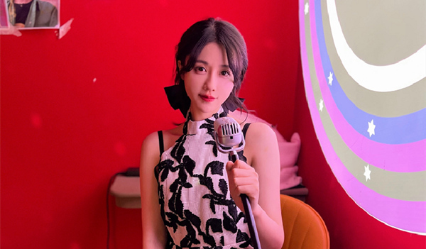 斗鱼前ASMR一姐轩子巨2兔官宣“出海”,水友:纸巾备好了!