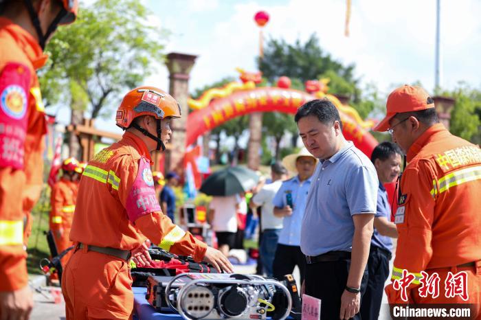 装备展示现场。 王治康 摄 装备展示现场。 王治康 摄