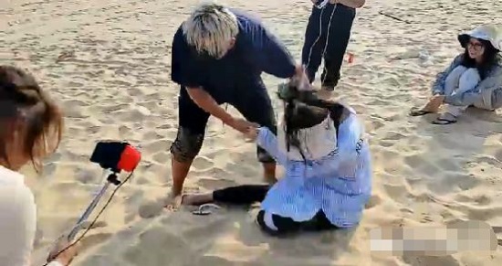 斗鱼刀神还原“<a href=https://cuel.cn/YOUXI/10160.html target=_blank class=infotextkey>犯罪</a>现场”实锤不轨